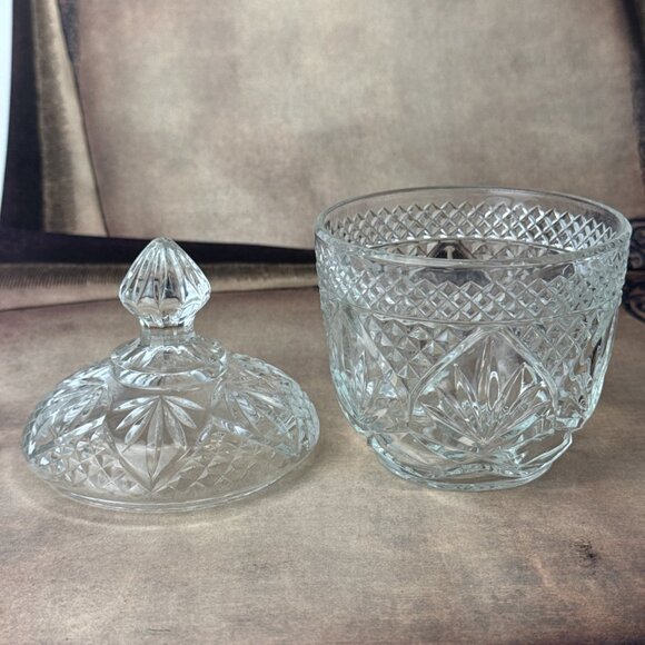 Vtg Diamond Cut Candy Dish w Lid - USA trinket bowl decor grannycore cottage - Picture 4 of 14